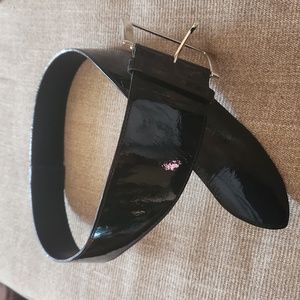 Patent leather shaped belt, black with silver buckle, Avignon! Size 8